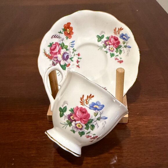 Royal Albert English Tea Cup and Saucer Set - Pink, Purple and Blue Flowers - Picture 4 of 6